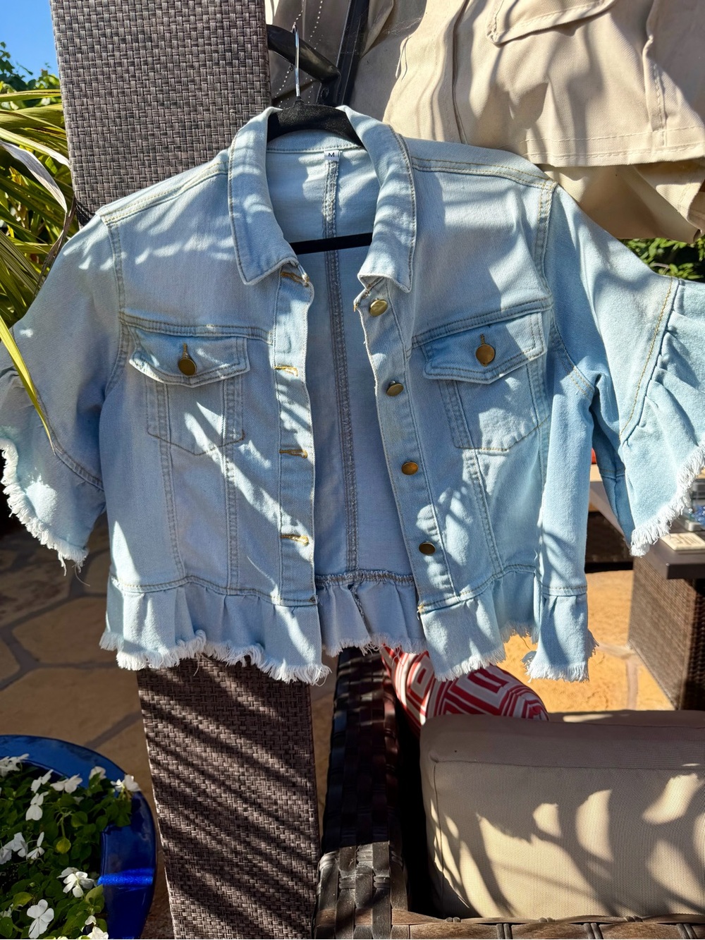 Light Wash Cropped Denim Jacket with Frayed Hem